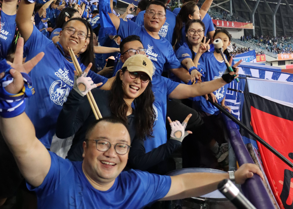 王斯文笑着 王斯文笑着